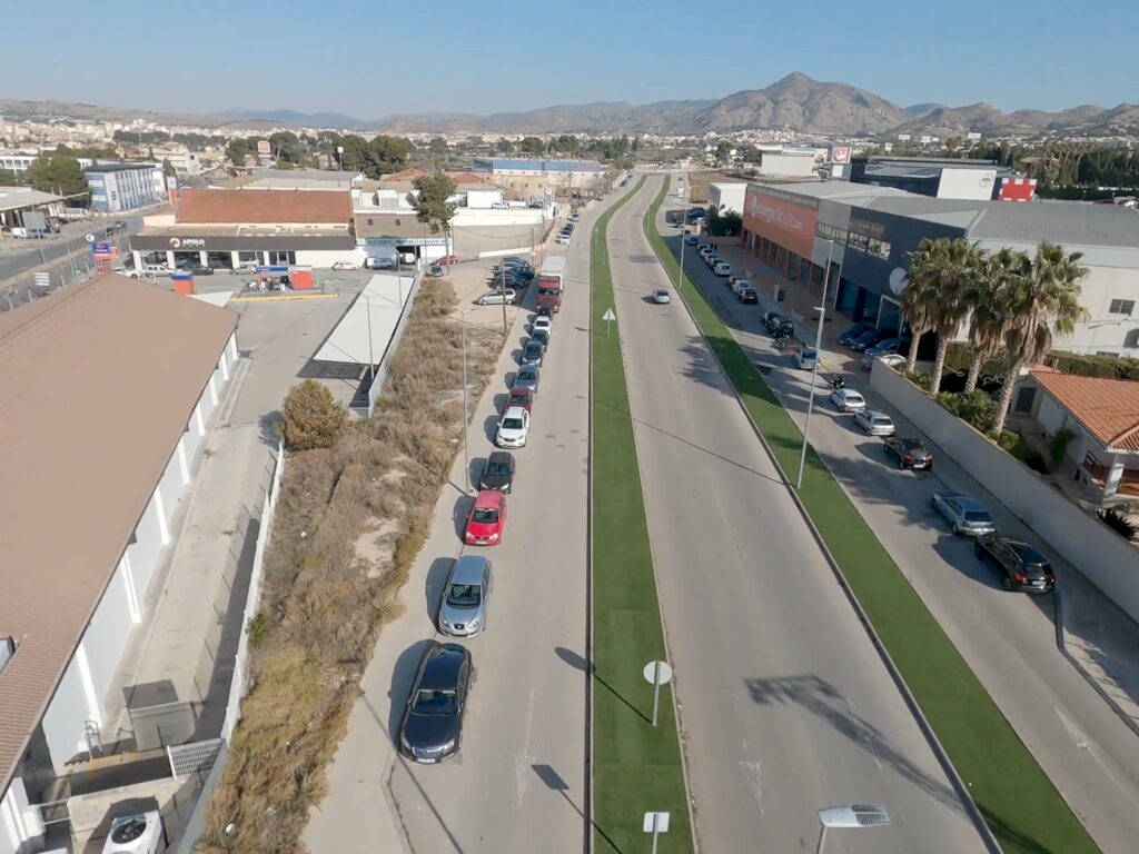 Entrada al Polígono Industrial Salinetas de Petrer por la Avenida del Mediterráneo